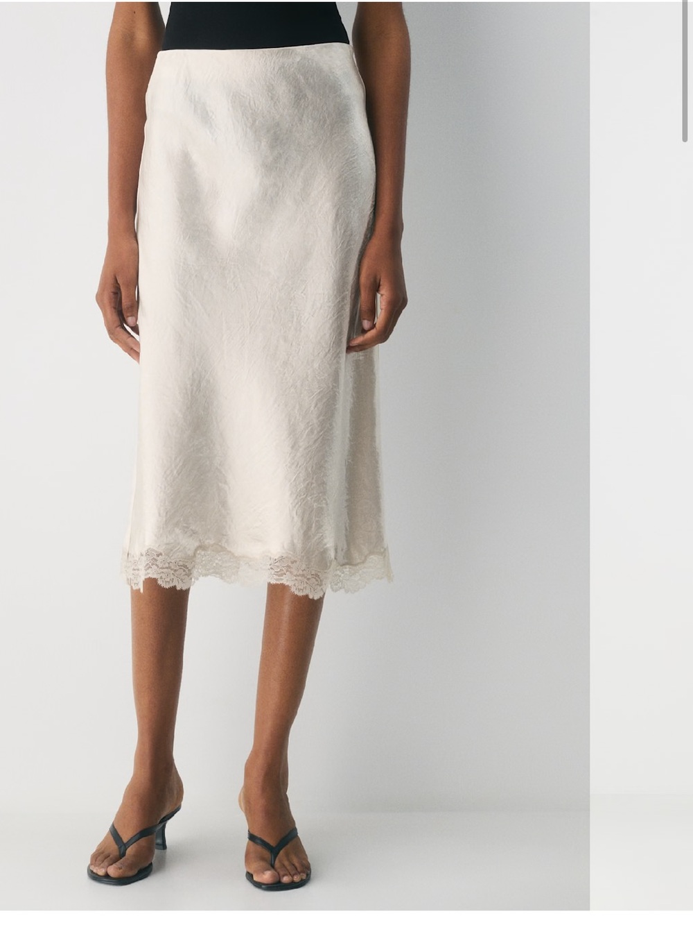 ISO Aritzia August Skirt